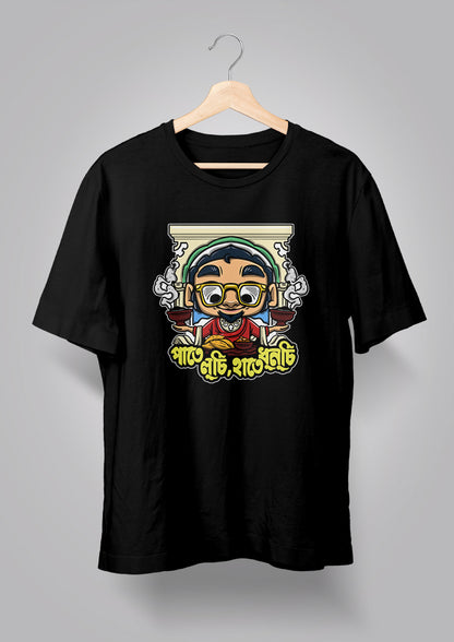 Paate Luchi Haate Dhunuchi T-shirts